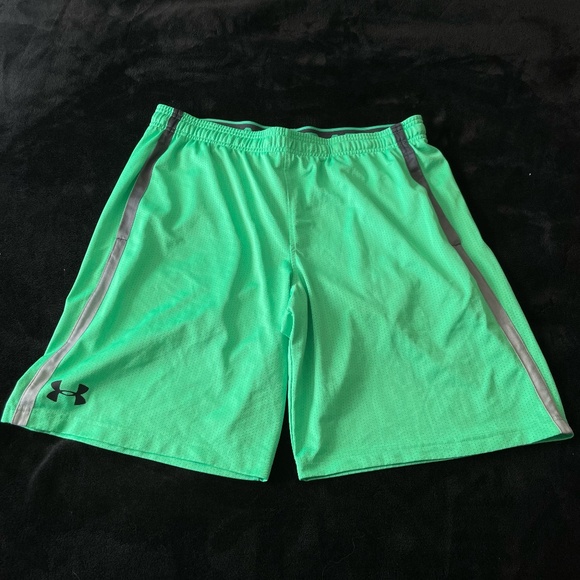 Men's Green Under Armour Drawstring Athletic Shorts Exercise Workout - Picture 1 of 8